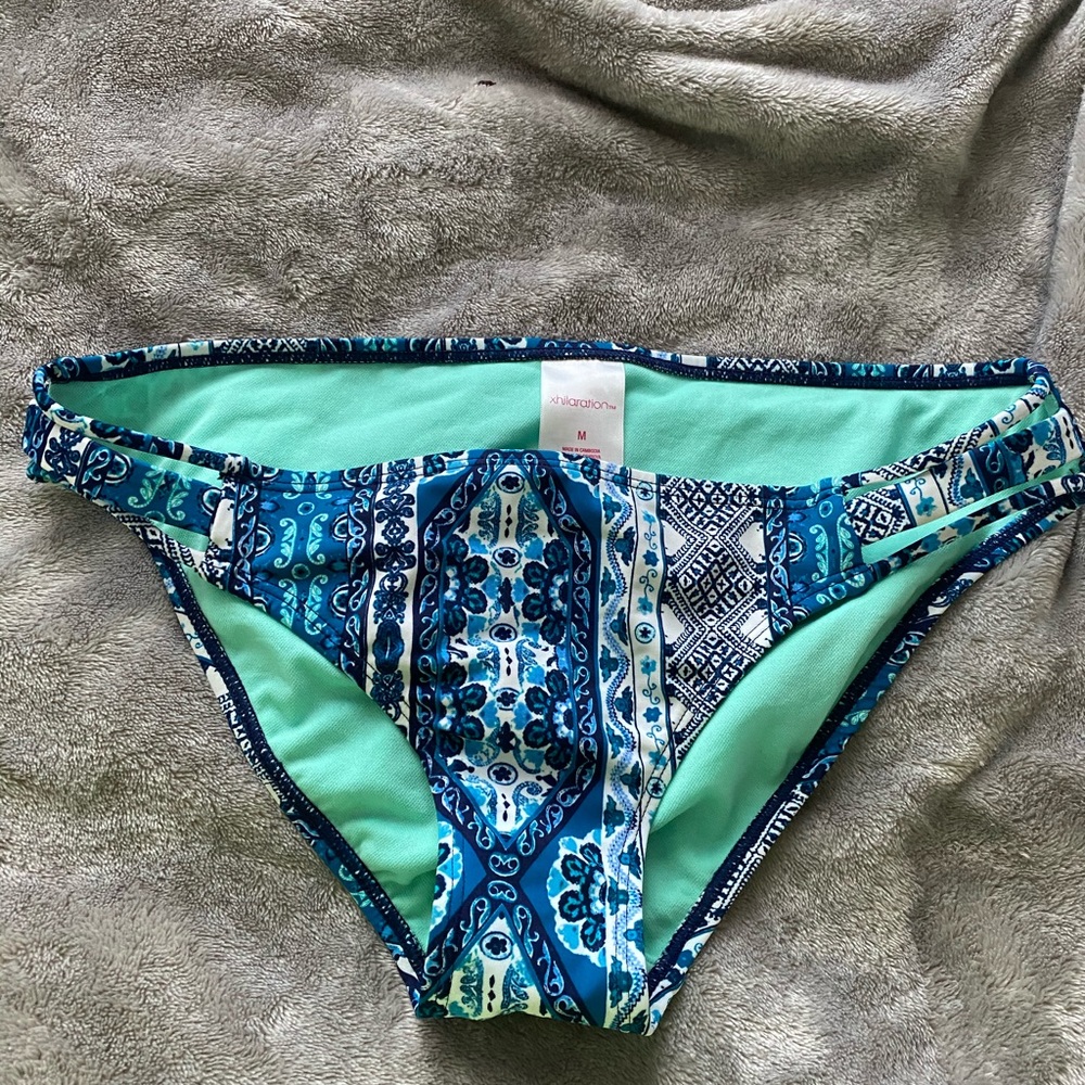 blue strap bottoms!